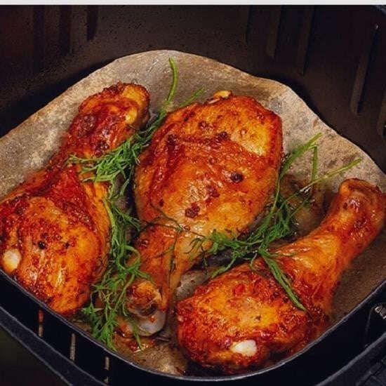 50 Adet Air Fryer Pişirme Kağıdı Tek Kullanımlık Yağ Su Geçirmez Yapışmaz Deliksiz Düz Kare Model - UcuzaGeliyor