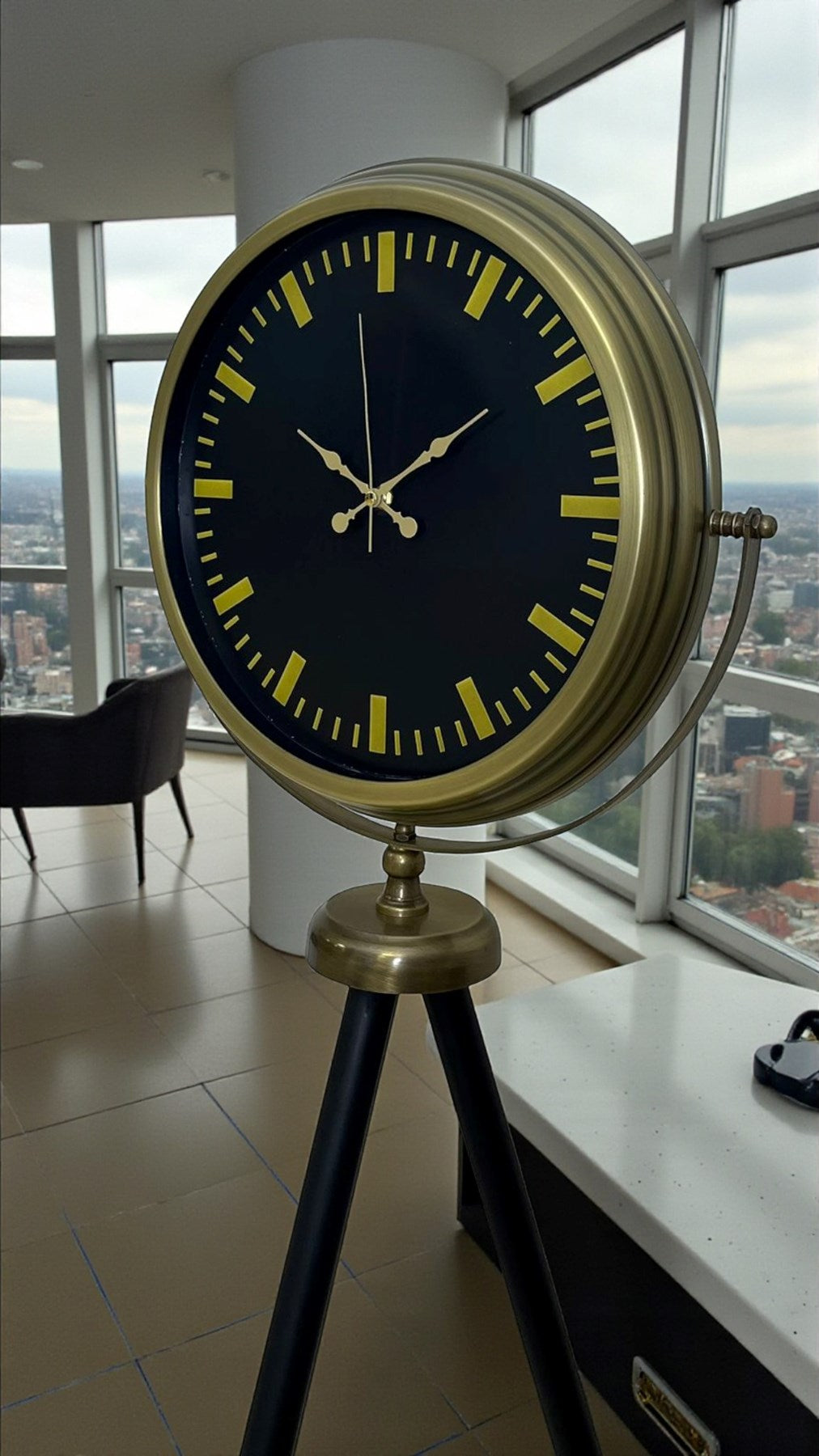 Nostalji Şık Tasarım Tripod Ayaklı Saat