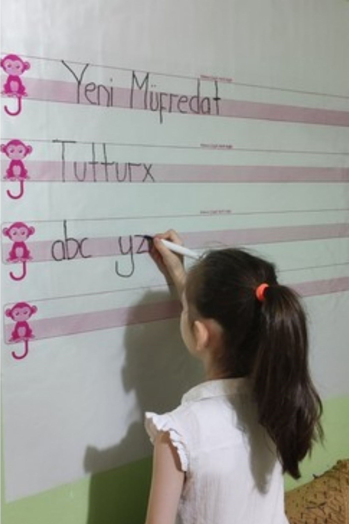 GENEL® Kılavuz Çizgili Akıllı Kağıt Yazı Tahtası Duvarda İz Bırakmaz Statik Yeni Müfredata Uygun 100x56cm - UcuzaGeliyor