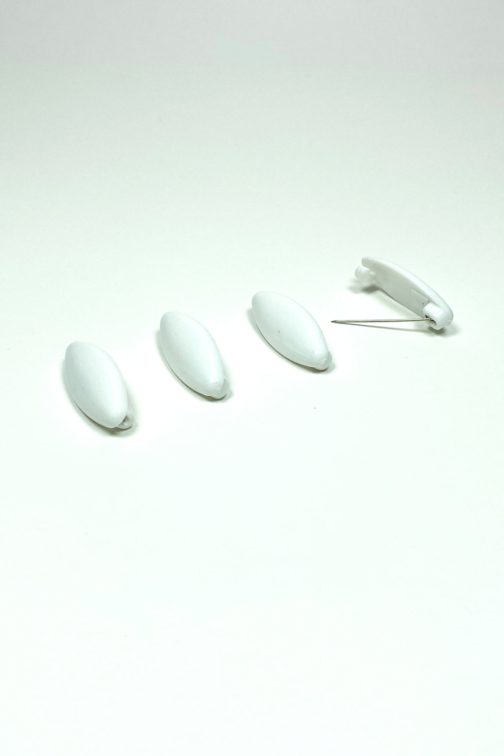 4 Adet Plastik Çengelli Eşarp Ve Şal İğnesi Beyaz 4 cm