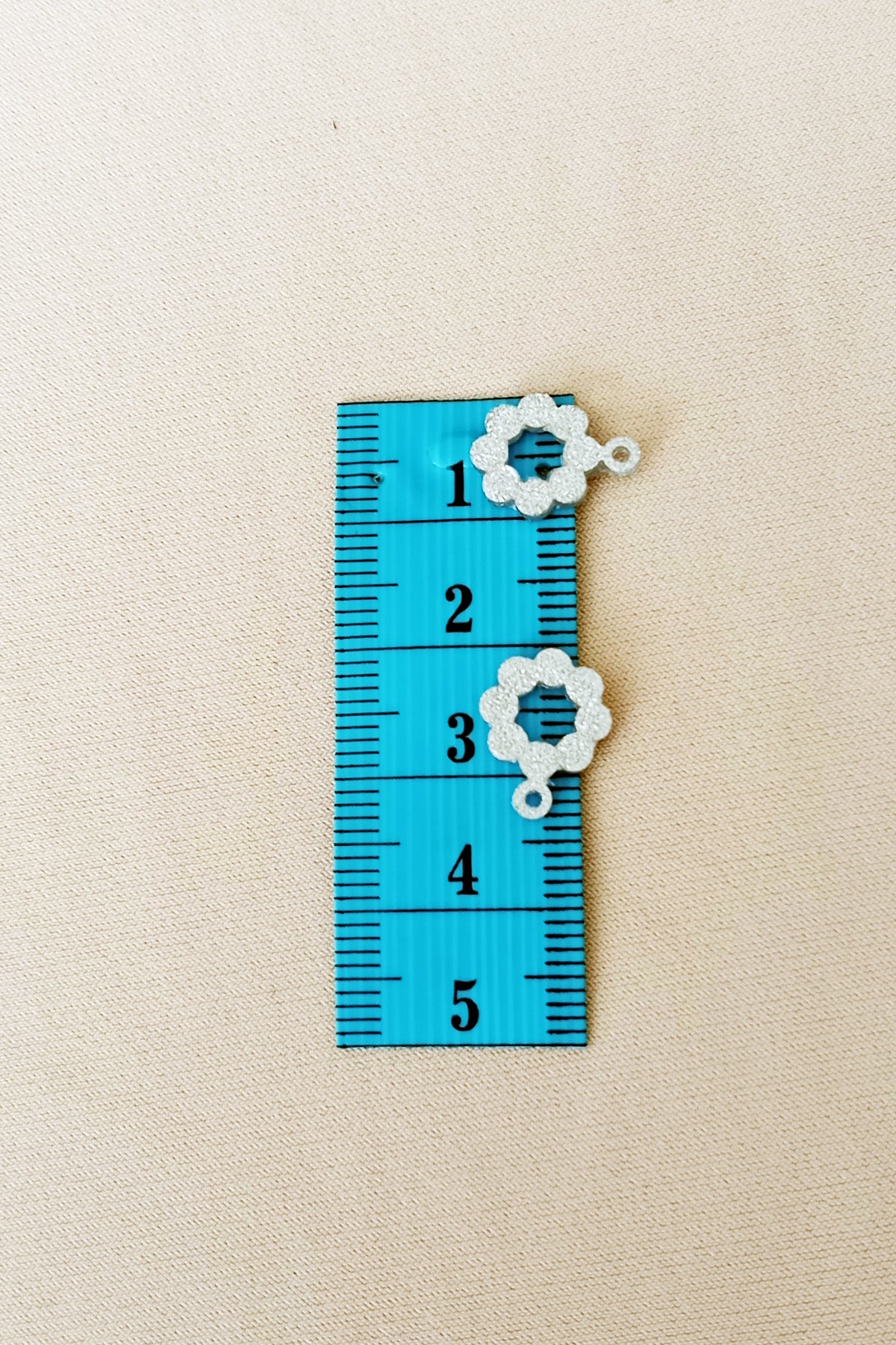 Oya Abiye Bileklik Kolye Pleksi Metalik Plastik Pul Gümüş Renk 8 gram 35 adet - BNC501