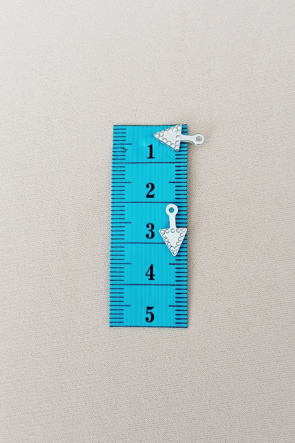 Oya Abiye Bileklik Kolye Pleksi Metalik Plastik Pul Gümüş Renk 8 gram 95 adet - BNC505