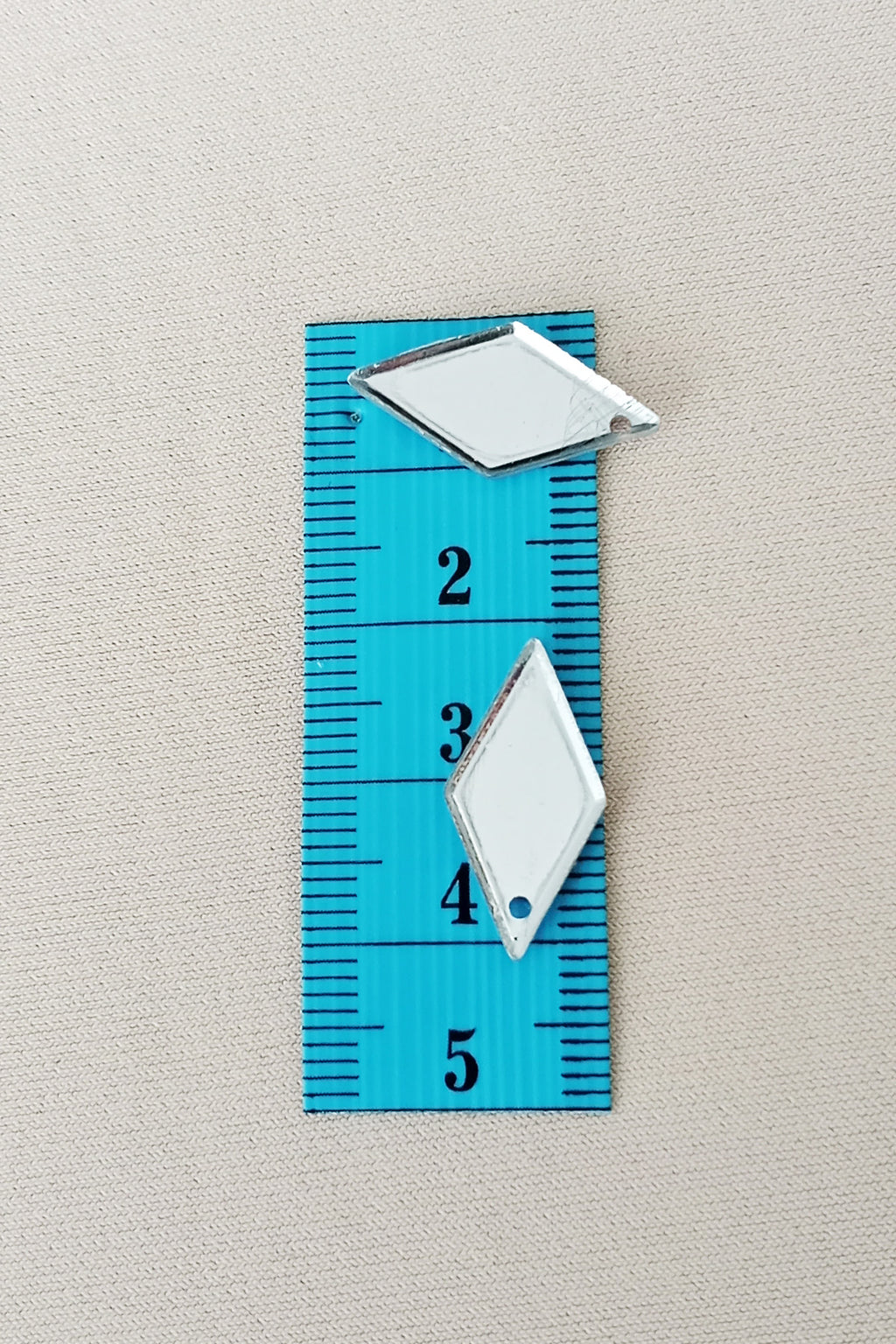 Oya Abiye Bileklik Kolye Pleksi Metalik Plastik Pul Gümüş Renk 8 gram 40 adet - BNC517