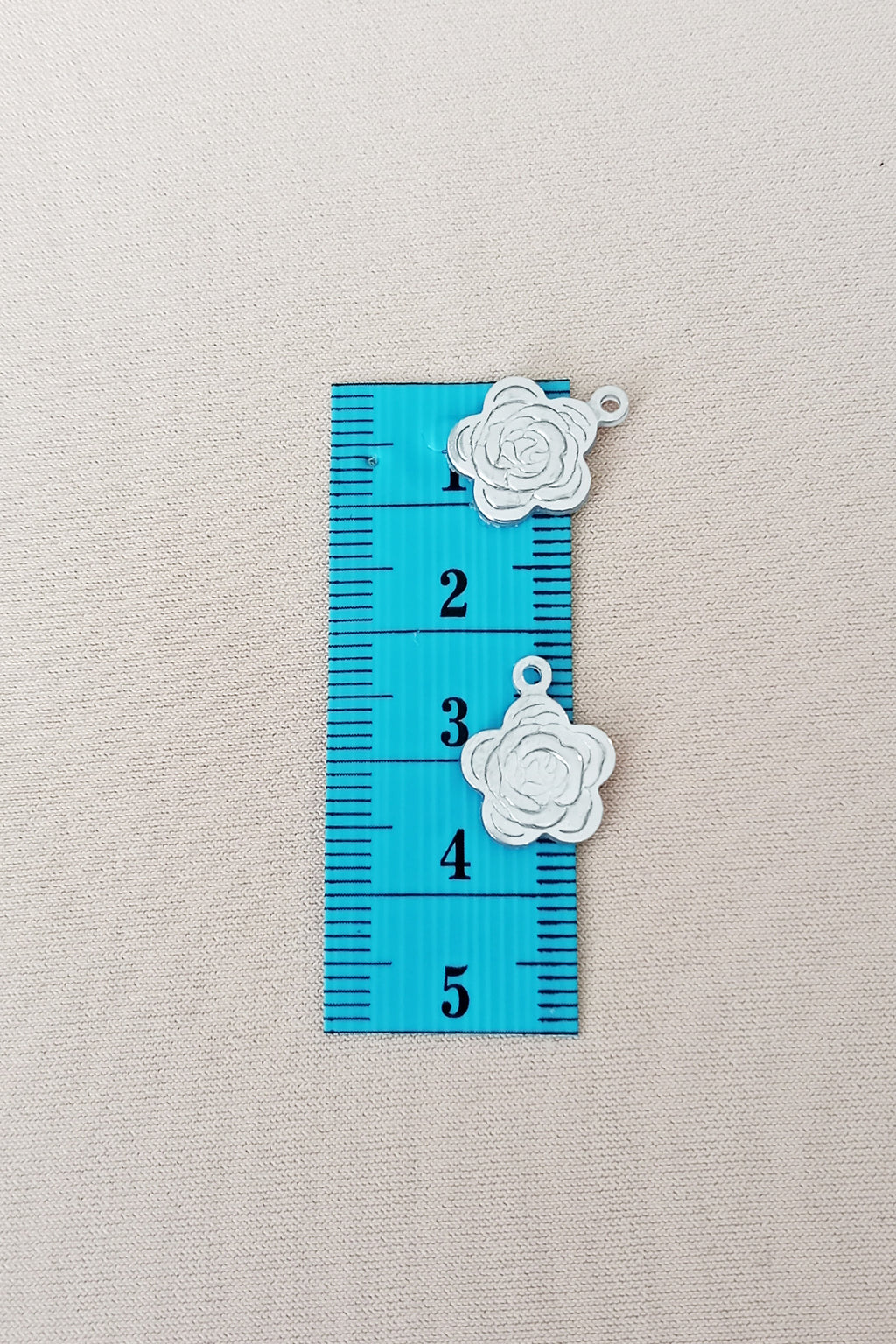 Oya Abiye Bileklik Kolye Pleksi Metalik Plastik Pul Gümüş Renk 8 gram 40 adet - BNC524