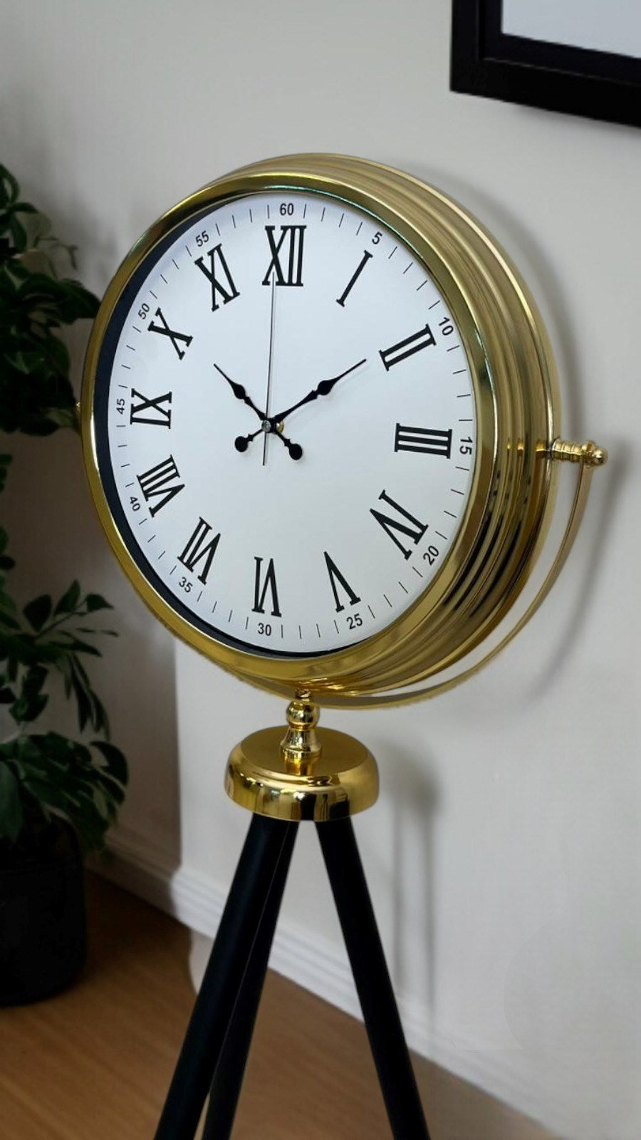 Gold Roma Rakamlı Lüks Tripod Ayaklı Saat
