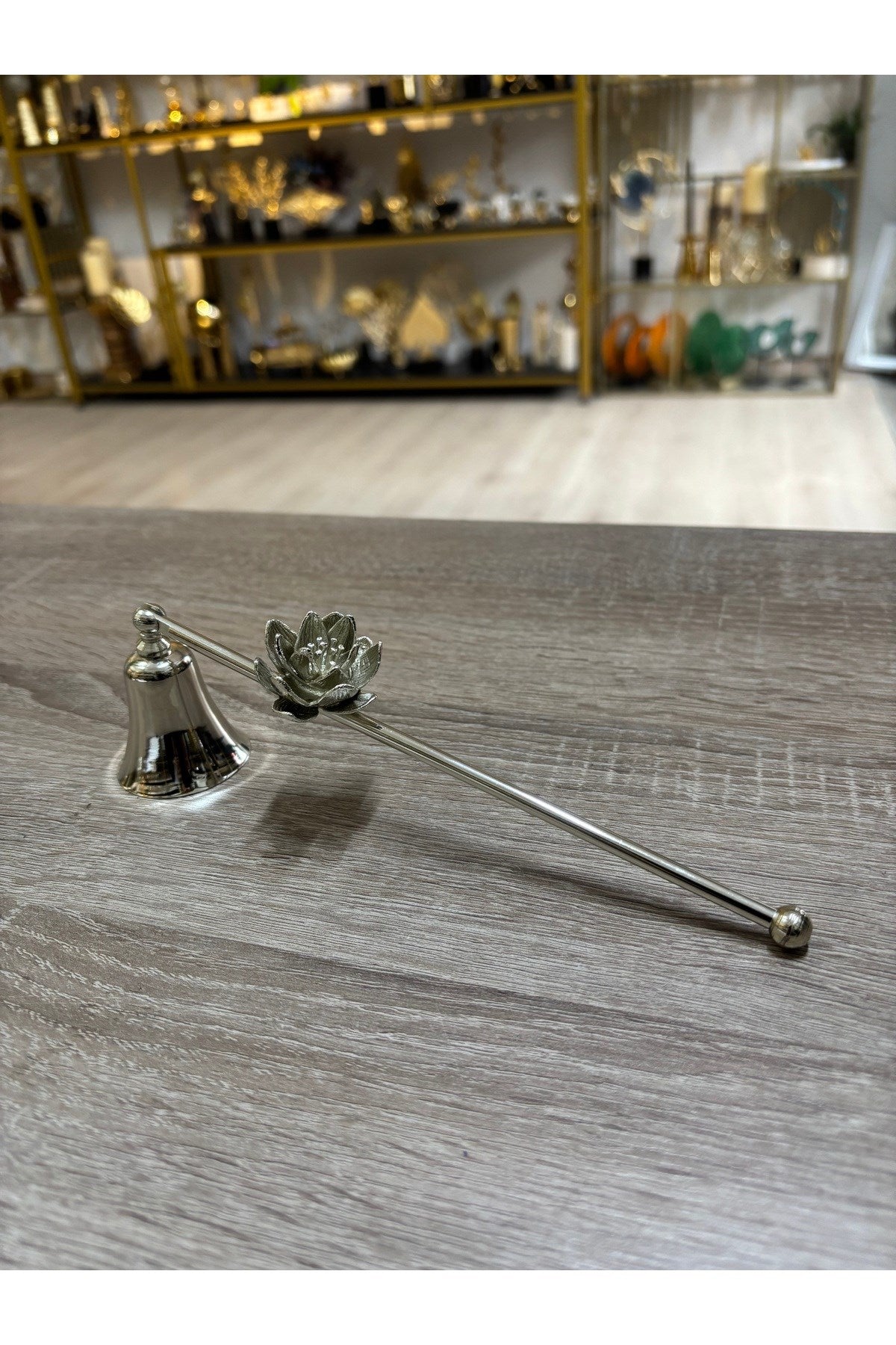 Nilüfer Çiçekli Mum Söndürücü-gümüş