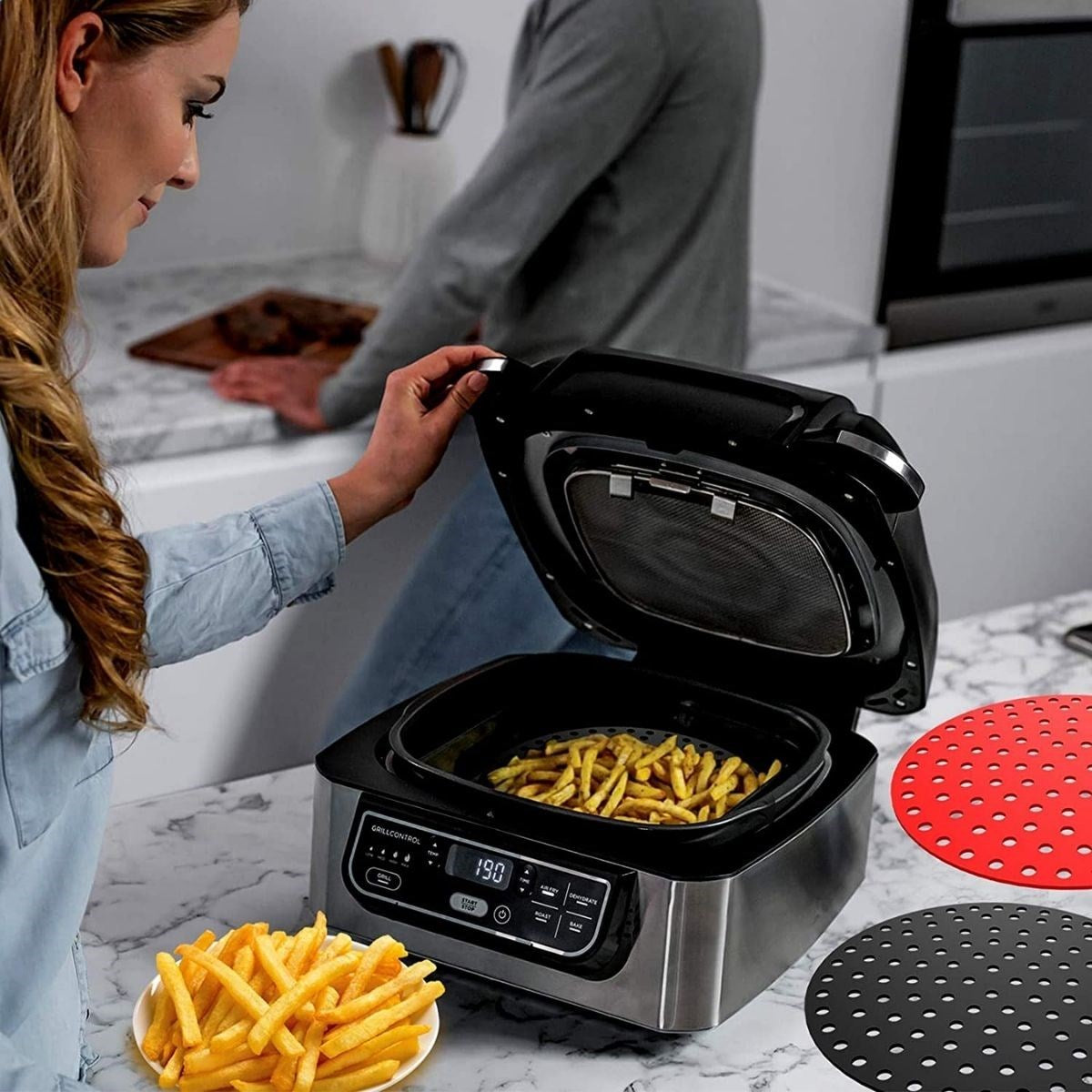 GENEL® Siyah Isıya Dayanıklı Yıkanılabilir Silikon Fırın Ve Airfryer Yuvarlak Model Pişirme Matı 23 Cm - UcuzaGeliyor