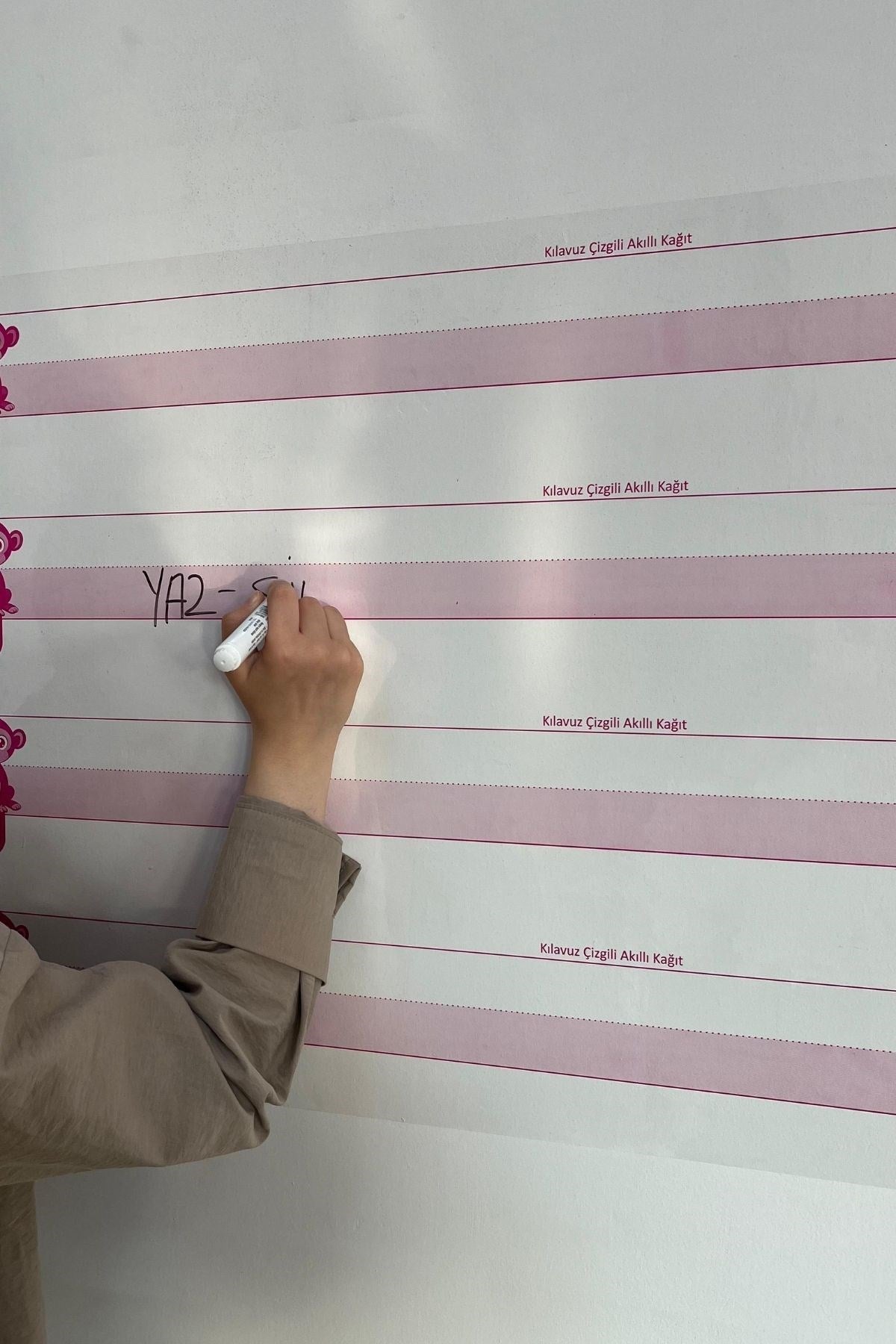 GENEL® Kılavuz Çizgili Akıllı Kağıt Yazı Tahtası Duvarda İz Bırakmaz Statik Yeni Müfredata Uygun 100x56cm - UcuzaGeliyor